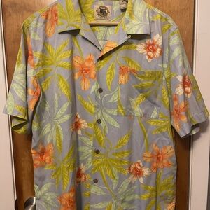 Vibrant Hawaiian Men's Button Down Shirt